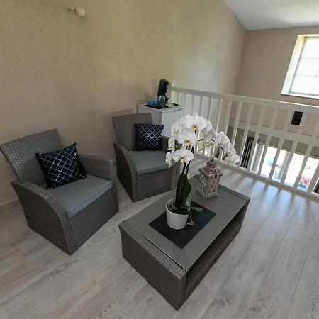 Au Doux Repos Bed & Breakfast *