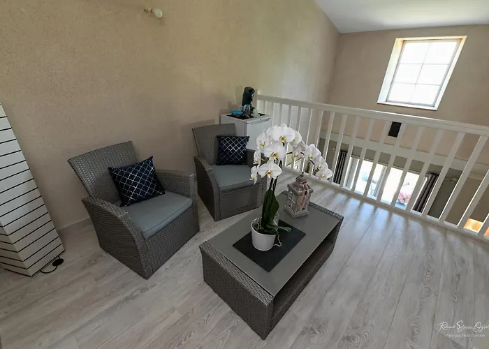 Au Doux Repos Bed & Breakfast 3*